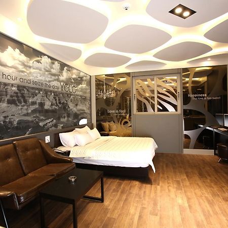 Chongnae-dong Hotel Yolo المظهر الخارجي الصورة