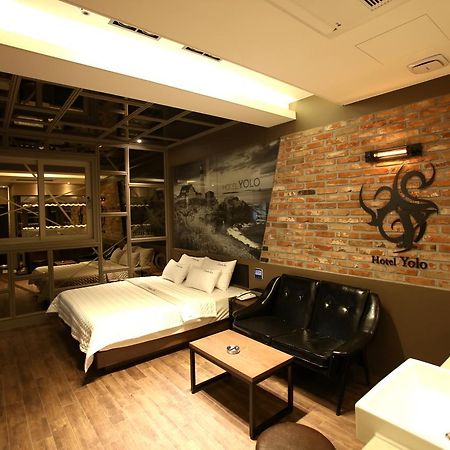 Chongnae-dong Hotel Yolo المظهر الخارجي الصورة
