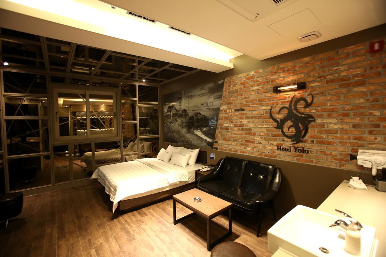 Chongnae-dong Hotel Yolo المظهر الخارجي الصورة