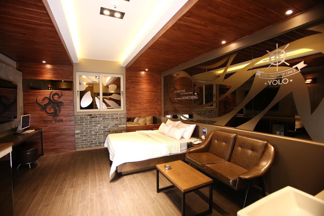 Chongnae-dong Hotel Yolo المظهر الخارجي الصورة