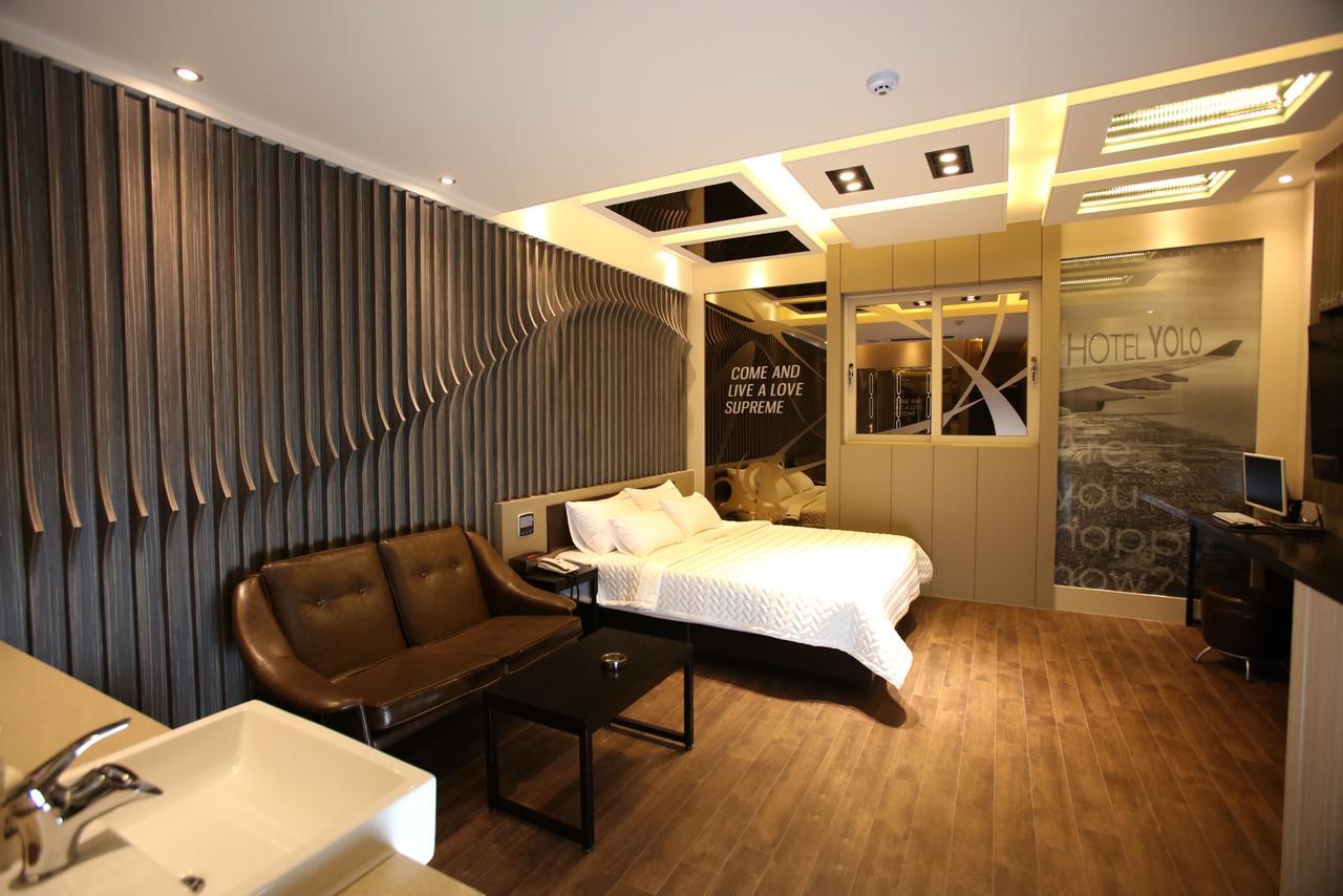 Chongnae-dong Hotel Yolo المظهر الخارجي الصورة